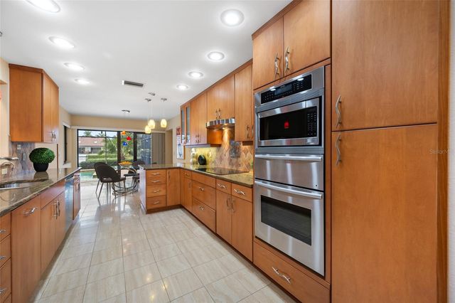 9807 COMPASS POINT WAY, Tampa, FL 33615