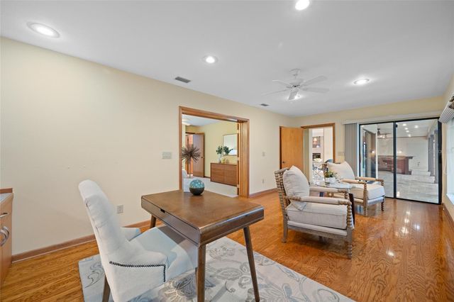 9807 COMPASS POINT WAY, Tampa, FL 33615