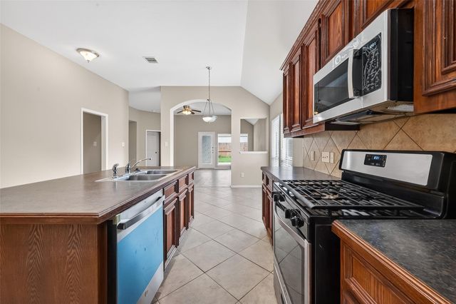 2114 Thorn Berry Creek Lane, Katy, TX 77449