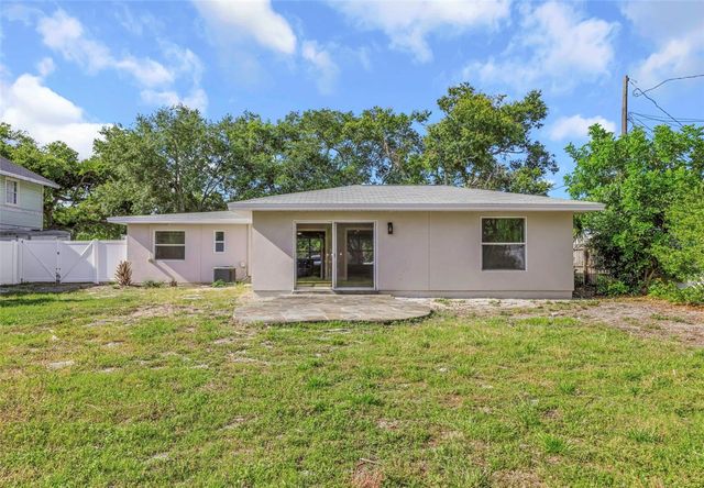 8017 31ST AVENUE N, St Petersburg, FL 33710