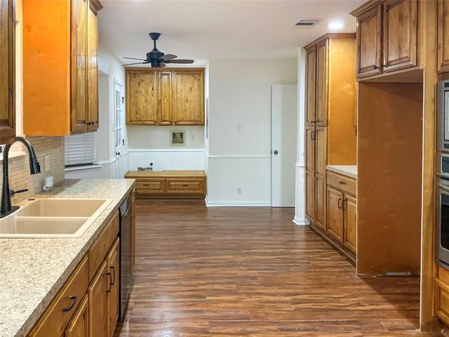 203 Old Angleton Road, Lake Jackson, TX 77566