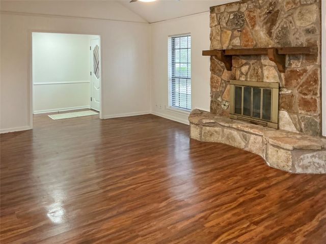 203 Old Angleton Road, Lake Jackson, TX 77566