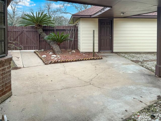 203 Old Angleton Road, Lake Jackson, TX 77566