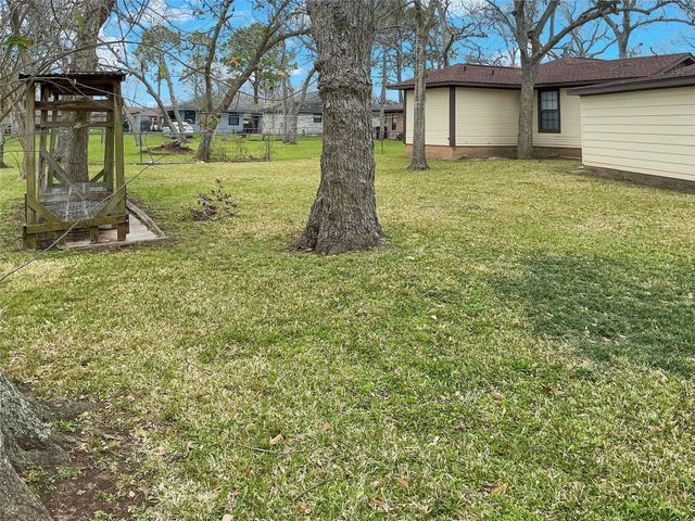 203 Old Angleton Road, Lake Jackson, TX 77566