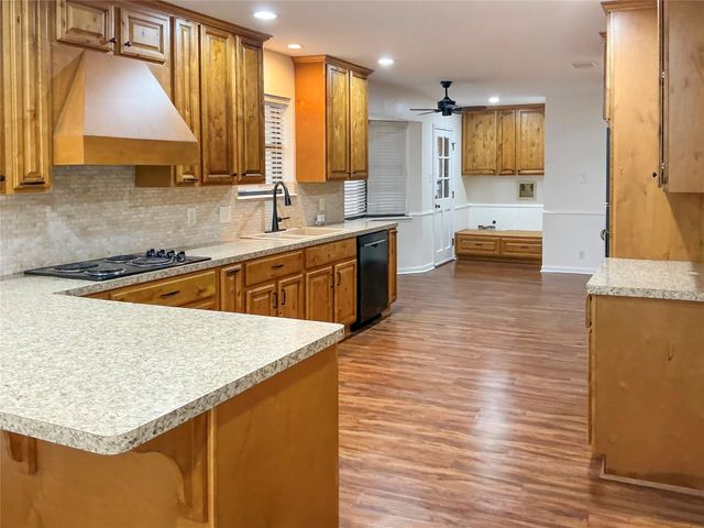 203 Old Angleton Road, Lake Jackson, TX 77566