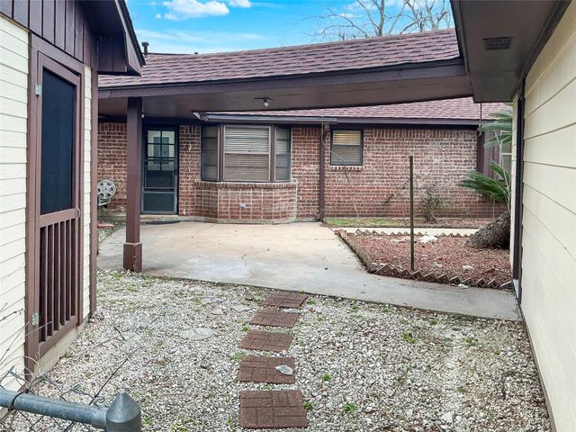 203 Old Angleton Road, Lake Jackson, TX 77566