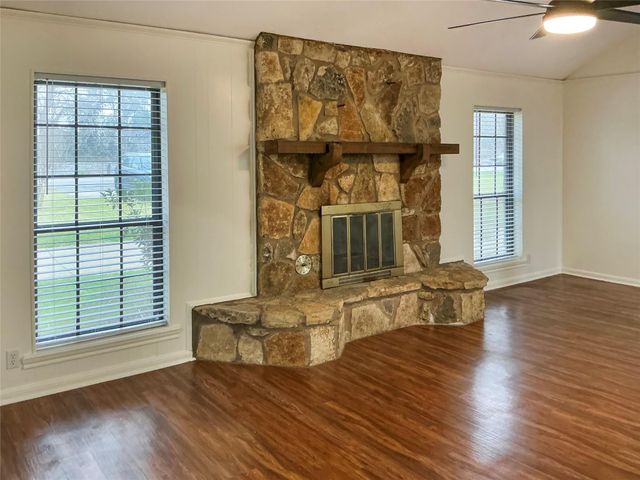 203 Old Angleton Road, Lake Jackson, TX 77566