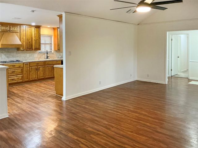 203 Old Angleton Road, Lake Jackson, TX 77566