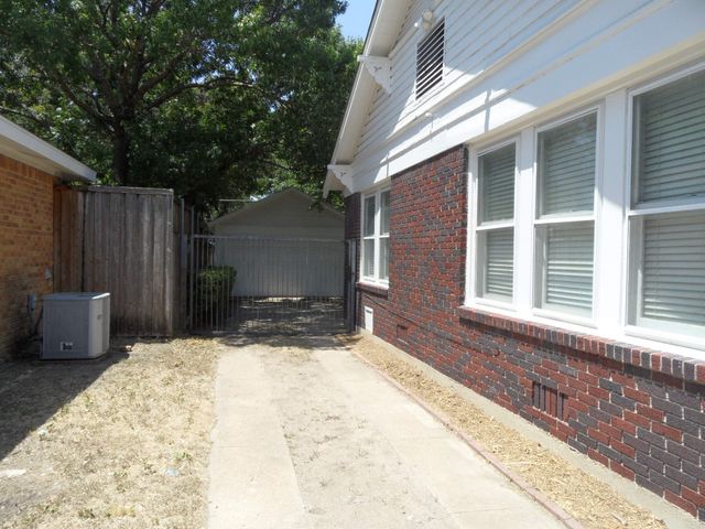 1523 Hollywood Avenue, Dallas, TX 75208