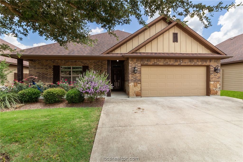 417, 419, 421 & 3009 Hayes & Papa Bear, College Station, TX 77845 — exterior