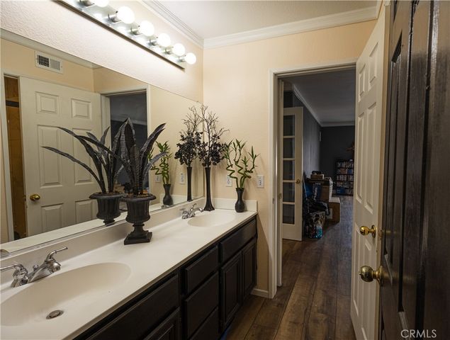 970 Riverview Circle, Corona, CA 92881