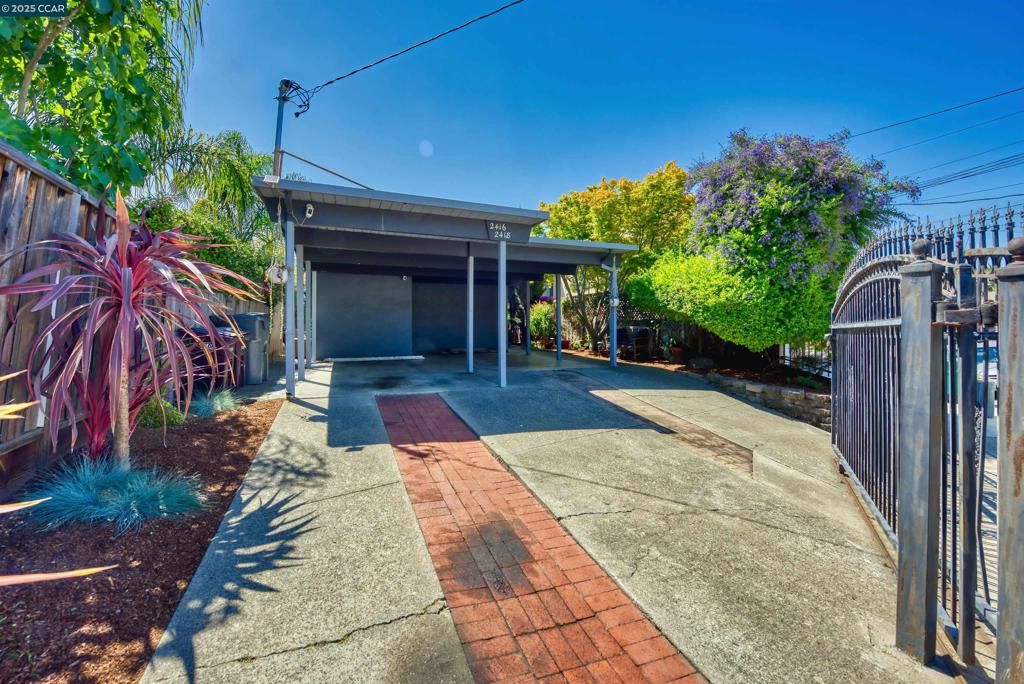 2416 Kingsland Ave, Oakland, CA 94601