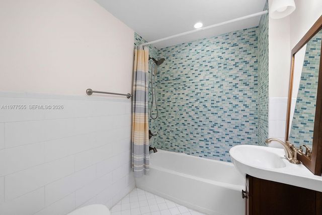 1601 Bay Rd 4, Miami Beach, FL 33139