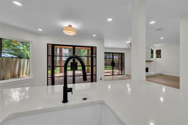 35 Gannet Hollow Place, The Woodlands, TX 77381