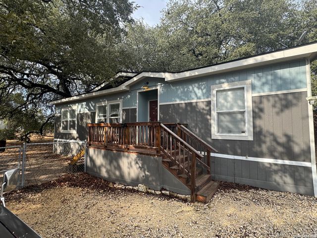 4406 Lost Hills Dr, Elmendorf, TX 78112