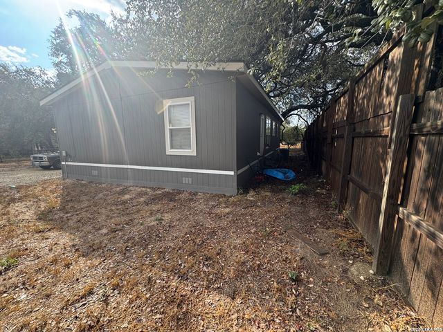 4406 Lost Hills Dr, Elmendorf, TX 78112