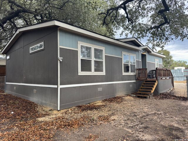 4406 Lost Hills Dr, Elmendorf, TX 78112