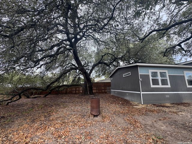 4406 Lost Hills Dr, Elmendorf, TX 78112