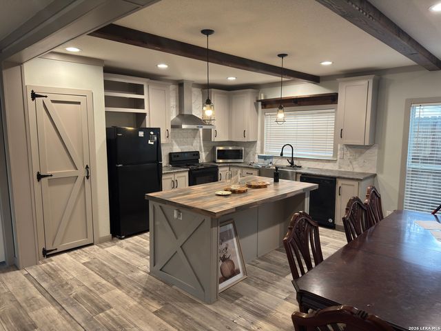 4406 Lost Hills Dr, Elmendorf, TX 78112