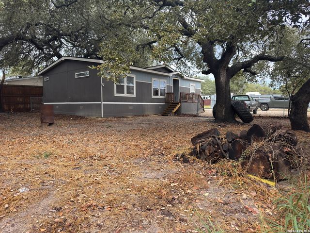 4406 Lost Hills Dr, Elmendorf, TX 78112