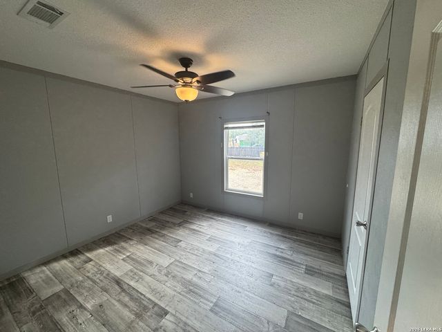 4406 Lost Hills Dr, Elmendorf, TX 78112