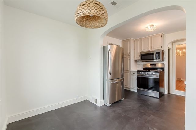 345 Colebourne Rd, Rochester, NY 14609
