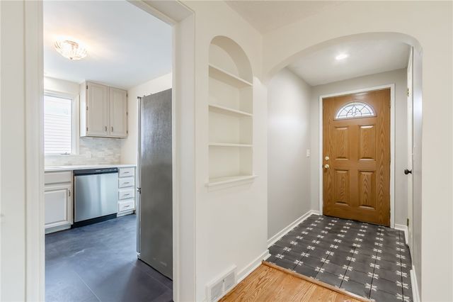 345 Colebourne Rd, Rochester, NY 14609
