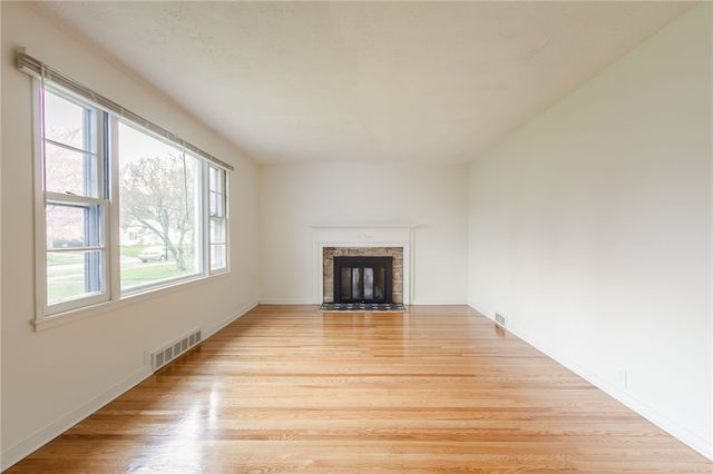 345 Colebourne Rd, Rochester, NY 14609