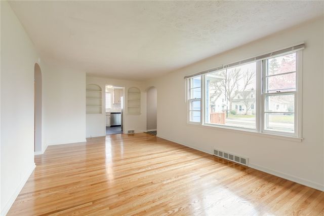 345 Colebourne Rd, Rochester, NY 14609