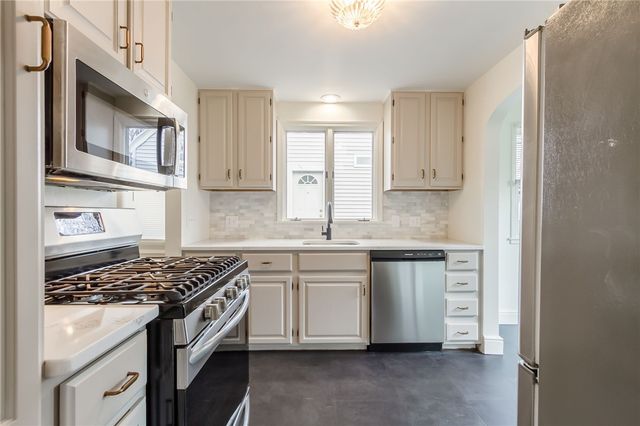 345 Colebourne Rd, Rochester, NY 14609