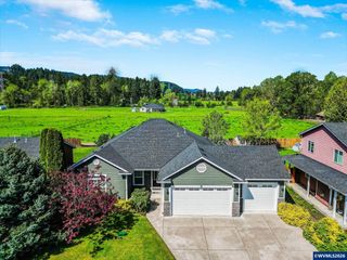 1231 SW 3rd Av, Mill City, OR 97360