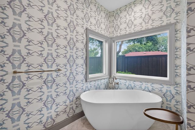 6011 Twin Coves Street, Dallas, TX 75248