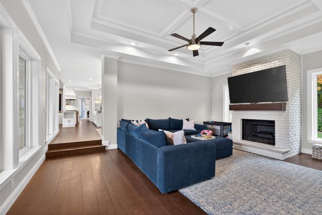 6011 Twin Coves Street, Dallas, TX 75248