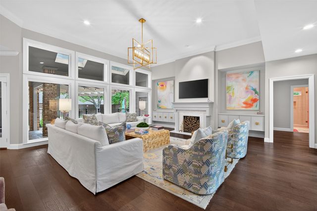 6011 Twin Coves Street, Dallas, TX 75248