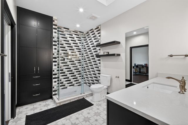 6011 Twin Coves Street, Dallas, TX 75248