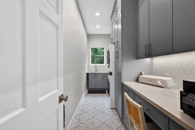 6011 Twin Coves Street, Dallas, TX 75248