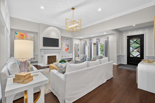6011 Twin Coves Street, Dallas, TX 75248