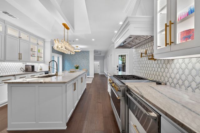 6011 Twin Coves Street, Dallas, TX 75248