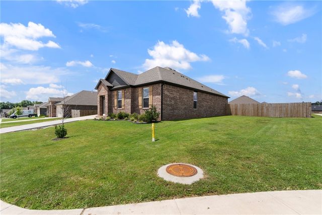 457 N Goose Xing, Farmington, AR 72730
