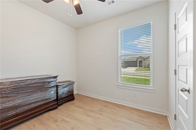 457 N Goose Xing, Farmington, AR 72730