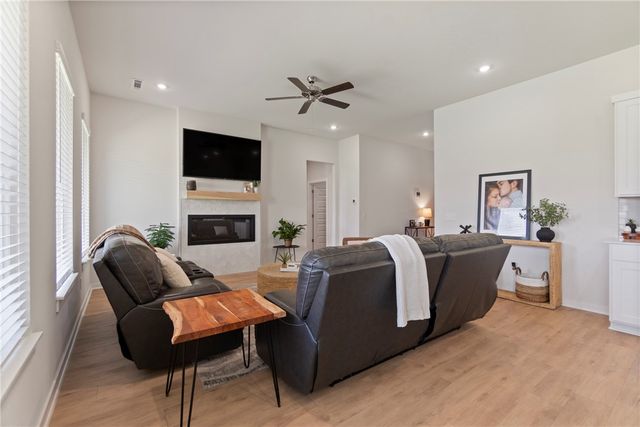 457 N Goose Xing, Farmington, AR 72730