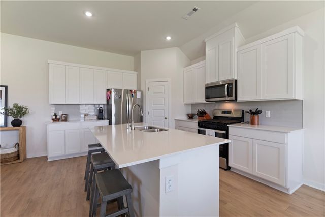 457 N Goose Xing, Farmington, AR 72730