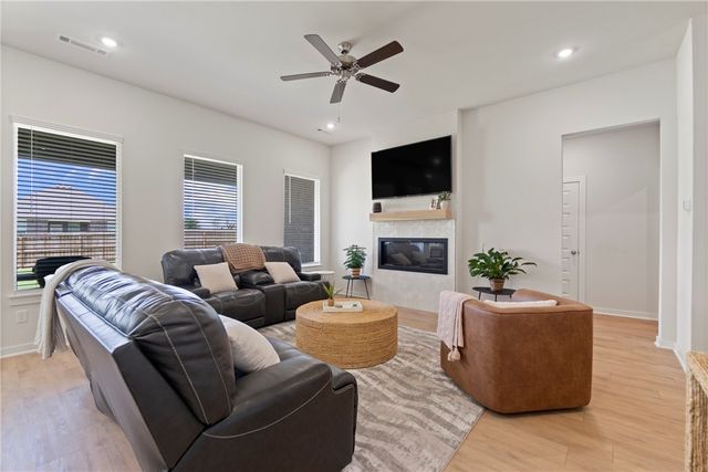 457 N Goose Xing, Farmington, AR 72730