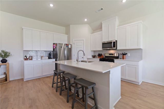 457 N Goose Xing, Farmington, AR 72730