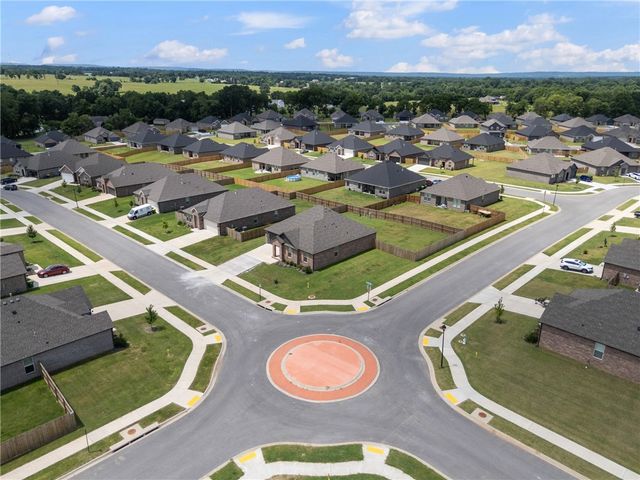 457 N Goose Xing, Farmington, AR 72730