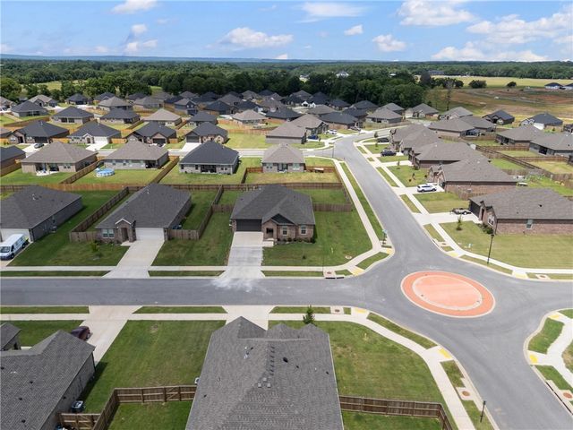 457 N Goose Xing, Farmington, AR 72730