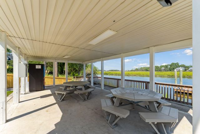 2765 Victoria Lake Drive, Mount Pleasant, SC 29466