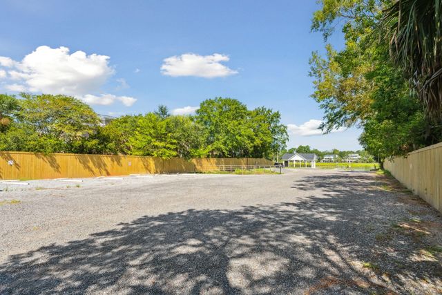 2765 Victoria Lake Drive, Mount Pleasant, SC 29466