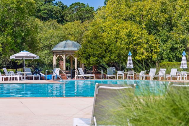 2765 Victoria Lake Drive, Mount Pleasant, SC 29466