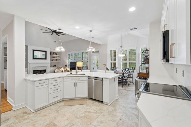 2765 Victoria Lake Drive, Mount Pleasant, SC 29466